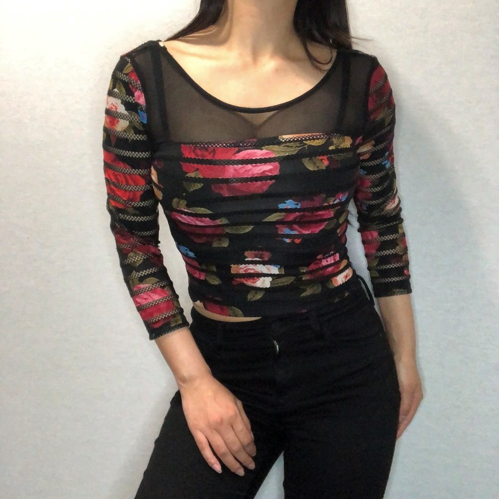 GUESS floral crop top w scoop neck detail